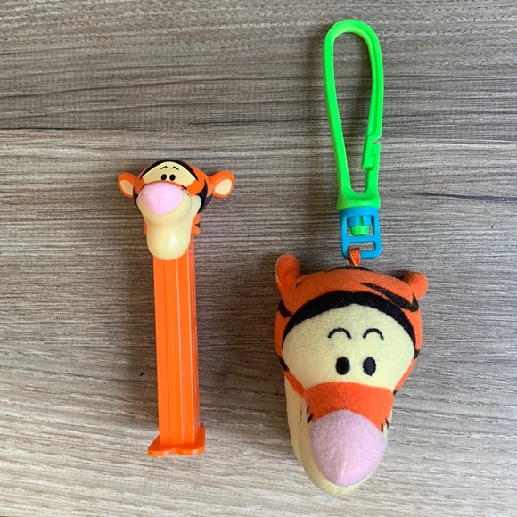 Winnie the Pooh Tigger Plush Clip on & Pez Dispenser Collectible Toy - Picture 2 of 7